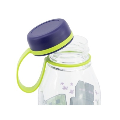 Garrafa plástica transparente com tampa roxa e verde e padrão pixelado cinzento