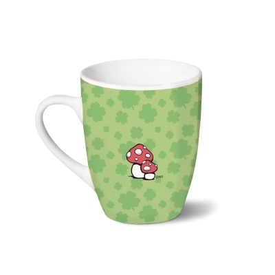 Caneca cerâmica verde com padrão folhas de trevo e cogumelos vermelhos