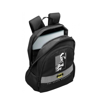 Mochila preta com estampa de Batman e texto THE CAPED CRUSADER