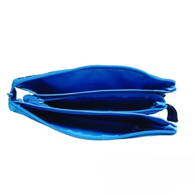 Carteira azul com três compartimentos separados por fechos de correr