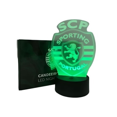 Candeeiro LED com emblema do SCP Sporting Portugal iluminado a verde
