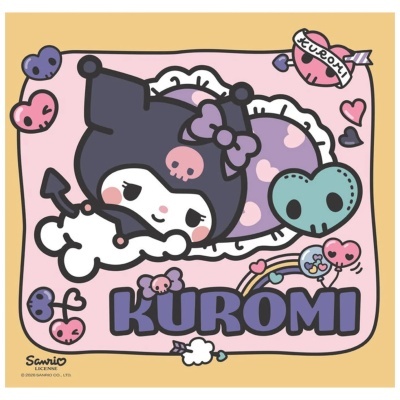 Desenho da personagem Kuromi com corações coloridos e texto KUROMI