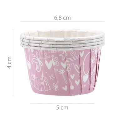 Formas para cupcakes cor-de-rosa com corações e castelos brancos, medidas indicadas ao redor.
