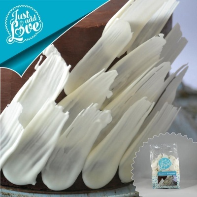 Sobremesa com lascas de chocolate branco e embalagem do produto