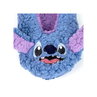 Pantufas pelúcia azul e roxo com rosto bordado do personagem Stitch.