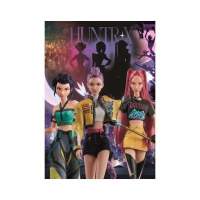 Três personagens femininas estilizadas da série HUNTRX em fundo urbano noturno