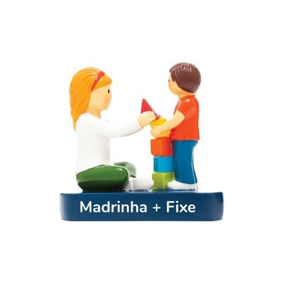 Figuras decorativas de mulher e menino com texto Madrinha + Fixe