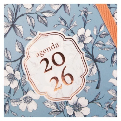 Agenda 2026 azul clara com padrão floral branco e elástico laranja