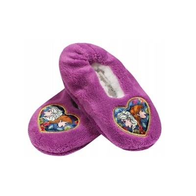 Pantufas cor-de-rosa com estampas dos personagens Elsa e Anna da animação Frozen
