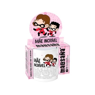 Caneca branca decorada com personagens de super-heróis e texto Mãe Incrível em embalagem rosa