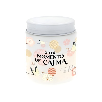 Frasco branco com decoração floral e texto O TEU MOMENTO DE CALMA