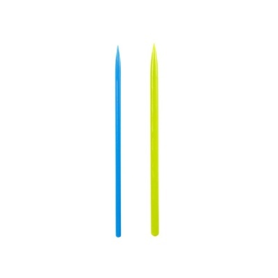 Dois palitos de plástico, azul e amarelo fluorescente, com ponta afiada