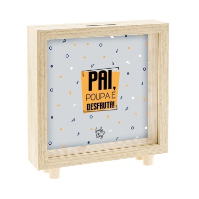 Caixa de poupança com moldura de madeira clara e texto PAi, Poupa e Desfruta