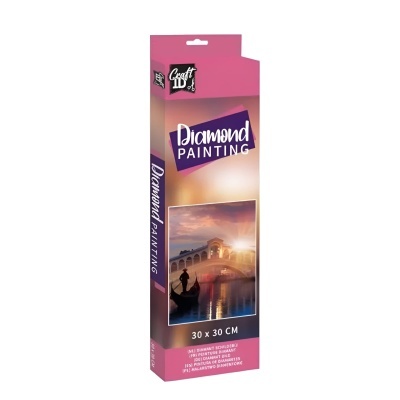 Embalagem rosa e bege para kit de Diamond Painting com imagem de ponte e texto informativo.