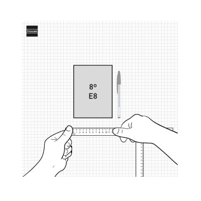 Ilustração mostrando mãos segurando régua e esquadro ao lado de um caderno cinza e uma caneta