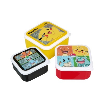 Três caixas plásticas para crianças com tampas decoradas com personagens Pokémon e tampa branca