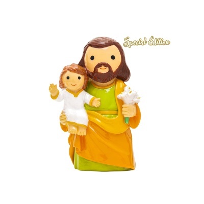 Figura decorativa colorida de personagem adulta com criança, texto Special Edition