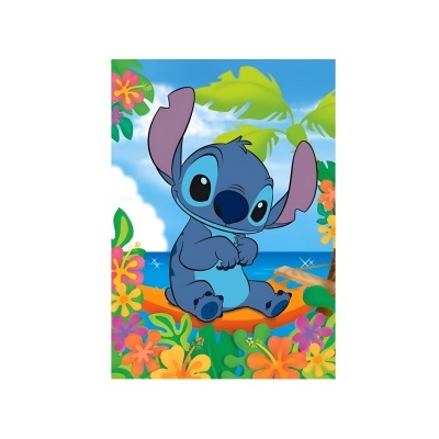 Ilustração de Stitch sentado numa prancha de surf com flores tropicais e oceano ao fundo