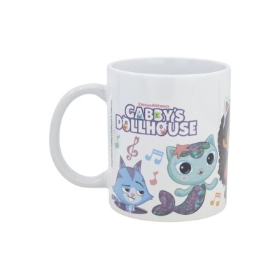 Caneca branca com personagens e texto Gabby's Dollhouse coloridos