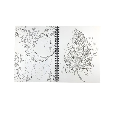 Caderno para colorir aberto com desenhos de lua e folha ornamental em preto e branco