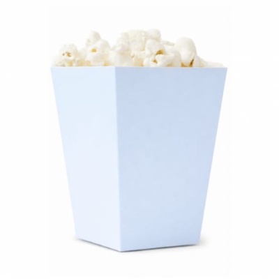 Caixa branca de papel com pipocas