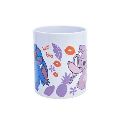 Caneca branca com desenhos coloridos e texto kiss kiss