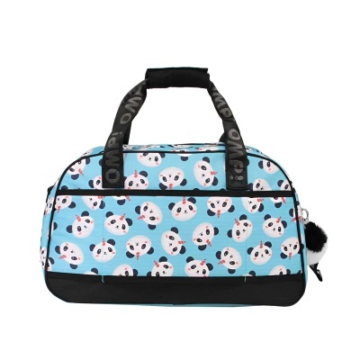 Mala de viagem azul clara com padrão de pandas e alças pretas com texto