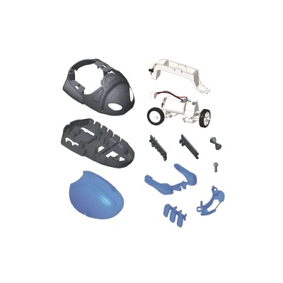 Peças de plástico coloridas e componentes metálicos organizados sobre fundo branco