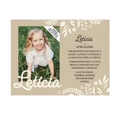 Cartão personalizado com foto de criança e texto sobre Letícia