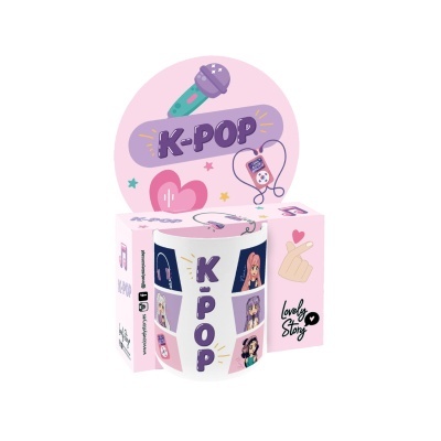 Caneca temática K-POP com ilustrações coloridas e embalagem decorativa