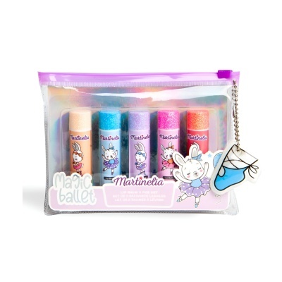 Conjunto de batons coloridos em bolsa transparente com pendente de sapatilha de balé azul.