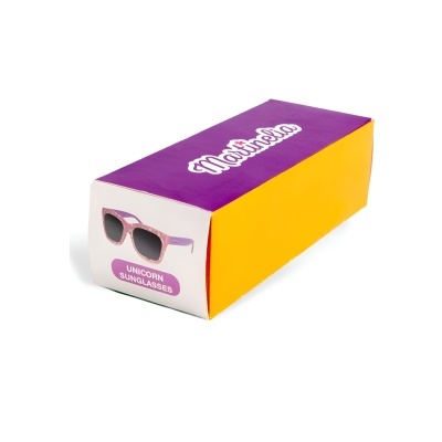 Caixa colorida com óculos de sol rosa com padrão de unicórnio