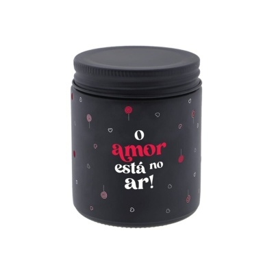 Frasco preto com tampa e decoração de corações e pirulitos, texto o amor está no ar!