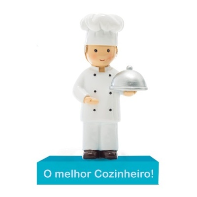 Figura decorativa de cozinheiro com tampa metálica e base azul com texto.