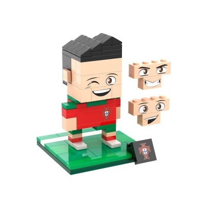 Figura de construção em blocos plásticos jogador seleção Portugal com faces intercambiáveis