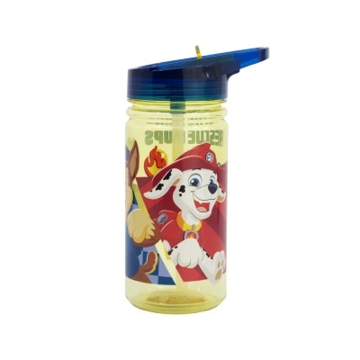 Garrafa de plástico amarela com personagens de desenho animado e tampa azul