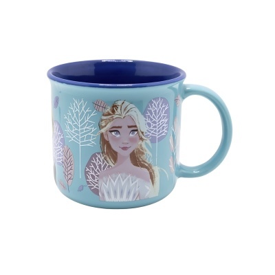 Caneca azul clara com personagem animada e árvores