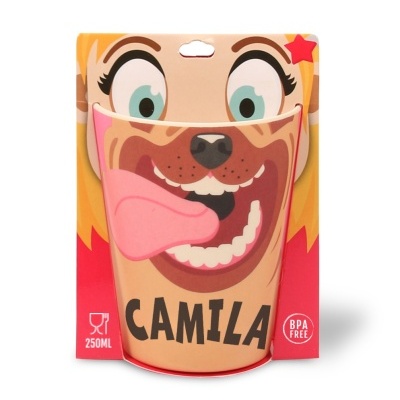 Copo infantil decorado com rosto de cão e nome Camila