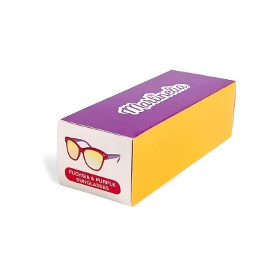 Caixa colorida de cartão com ilustração de óculos de sol e texto Monnalisa