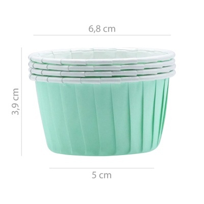 formas para cupcakes de papel verdes empilhadas com medidas explicadas