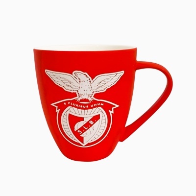 Caneca vermelha de cerâmica com emblema branco do SLB e asa