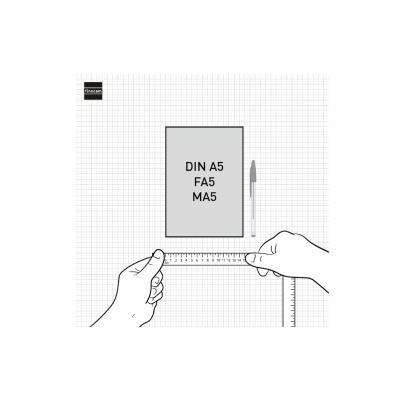 Papel A5 com texto, régua transparente e caneta em fundo quadriculado