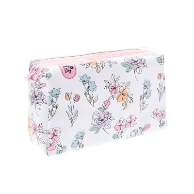 Estojo retangular branco com padrão de flores e fecho rosa