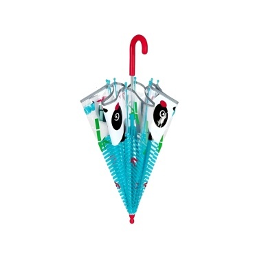 Guarda-chuva fechado com padrão de panda e pega vermelha