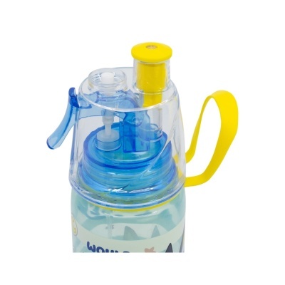 Garrafa plástica com tampa azul e amarela, bico de spray e alça amarela