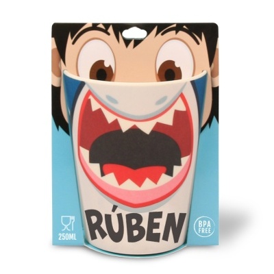 Copo infantil com desenho de tubarão e nome RÚBEN