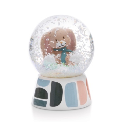 Globo de neve com coelho castanho e base decorada
