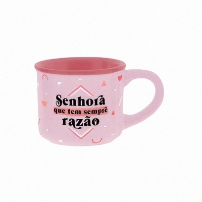 caneca rosa com texto Senhora que tem sempre razão