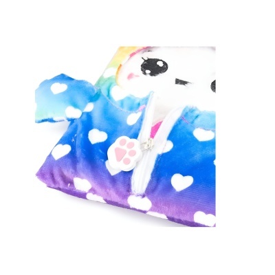 Roupão infantil colorido com padrão de corações e capuz com rosto de coelho