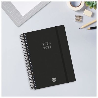Agenda preta espiralada com elástico e inscrições 2026 2027